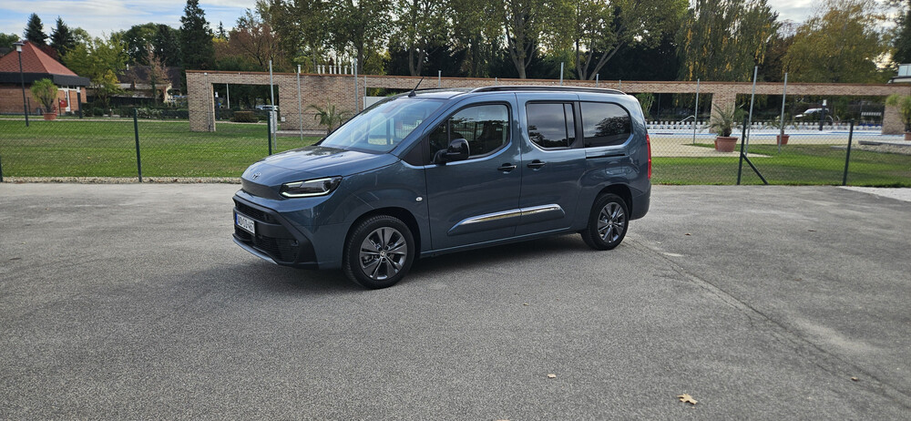 2025 Toyota Proace  7személyes