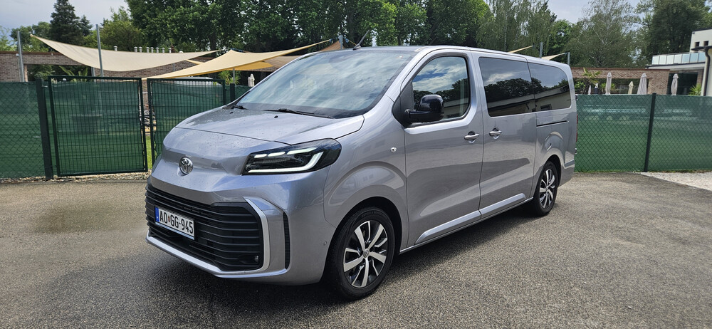 Toyota Proace 2.0D  9 személyes