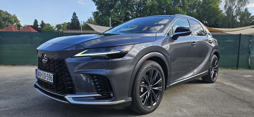 Lexus RX450H+ ( Plug-in hybrid )